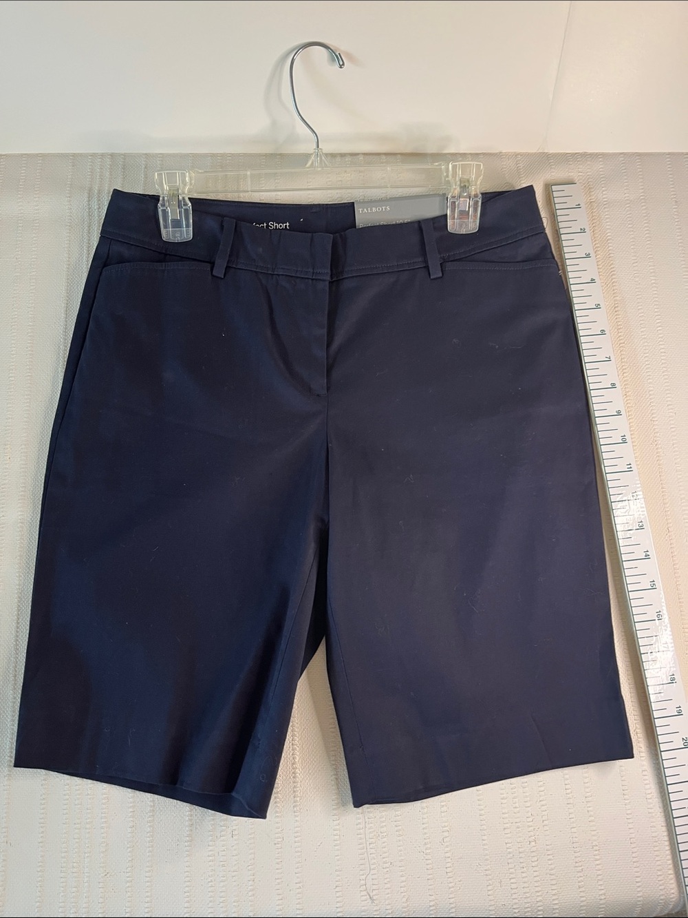 Talbots Navy Perfect Shorts, pockets Women's Bermuda Shorts, sits at waist, sz 4